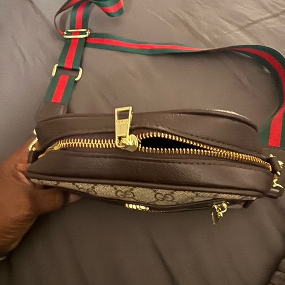 inspired  Beige cross body bag with Red and Green Accents. - Picture 3 of 6